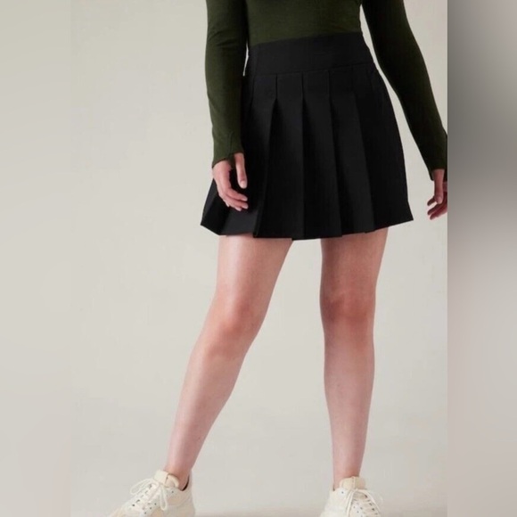 Athleta Pants - Athleta Black Endless Pleated Skort Size 4